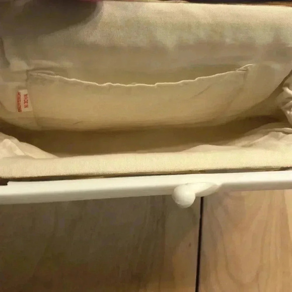 Vintage cream knit clutch with plastic hinged lock. - Picture 4 of 5